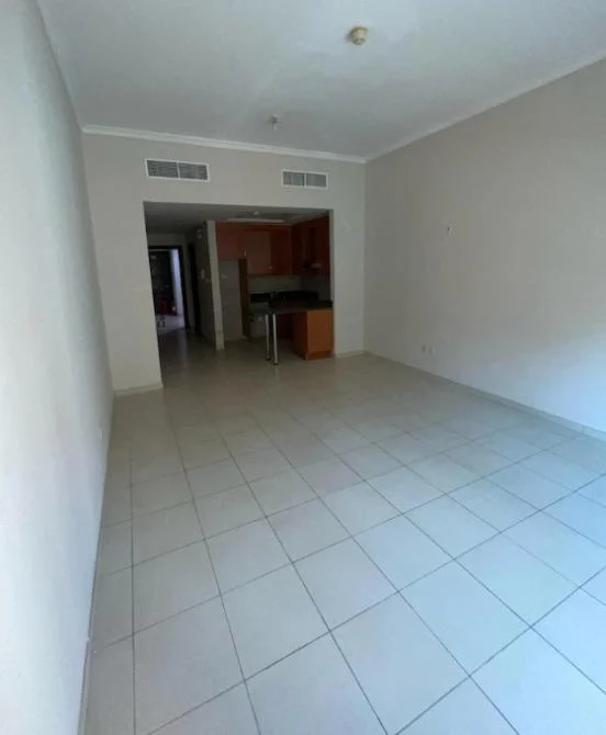 Studio flat sharing with 1 person in DIP 2, Dubai